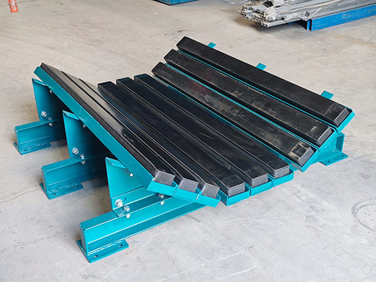 Cama resistente a los choques de la cuna de la banda transportadora de la cama del impacto del transportador del rodillo loco de la zona de la carga