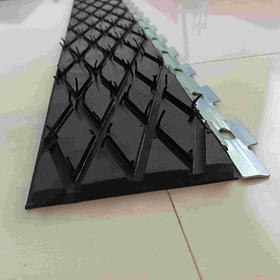 Diapositiva en Diamond Groove Rubber Lagging Sheet para el rodillo del transportador