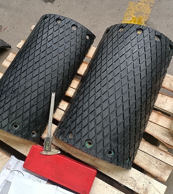 Perno en el revestimiento Rim Ceramic Rubber Pulley Lagging reemplazable de la polea del transportador